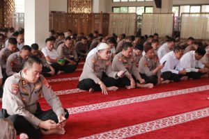 Polda Jabar Gelar Kegiatan Rohani Rutin, Hadirkan KH. Aang Zaenal Arifin Sebagai Penceramah